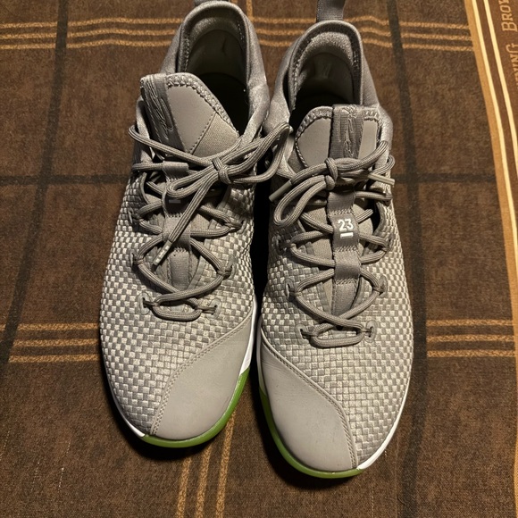 Nike LeBron James shoes gray and green size 12 - Picture 1 of 6